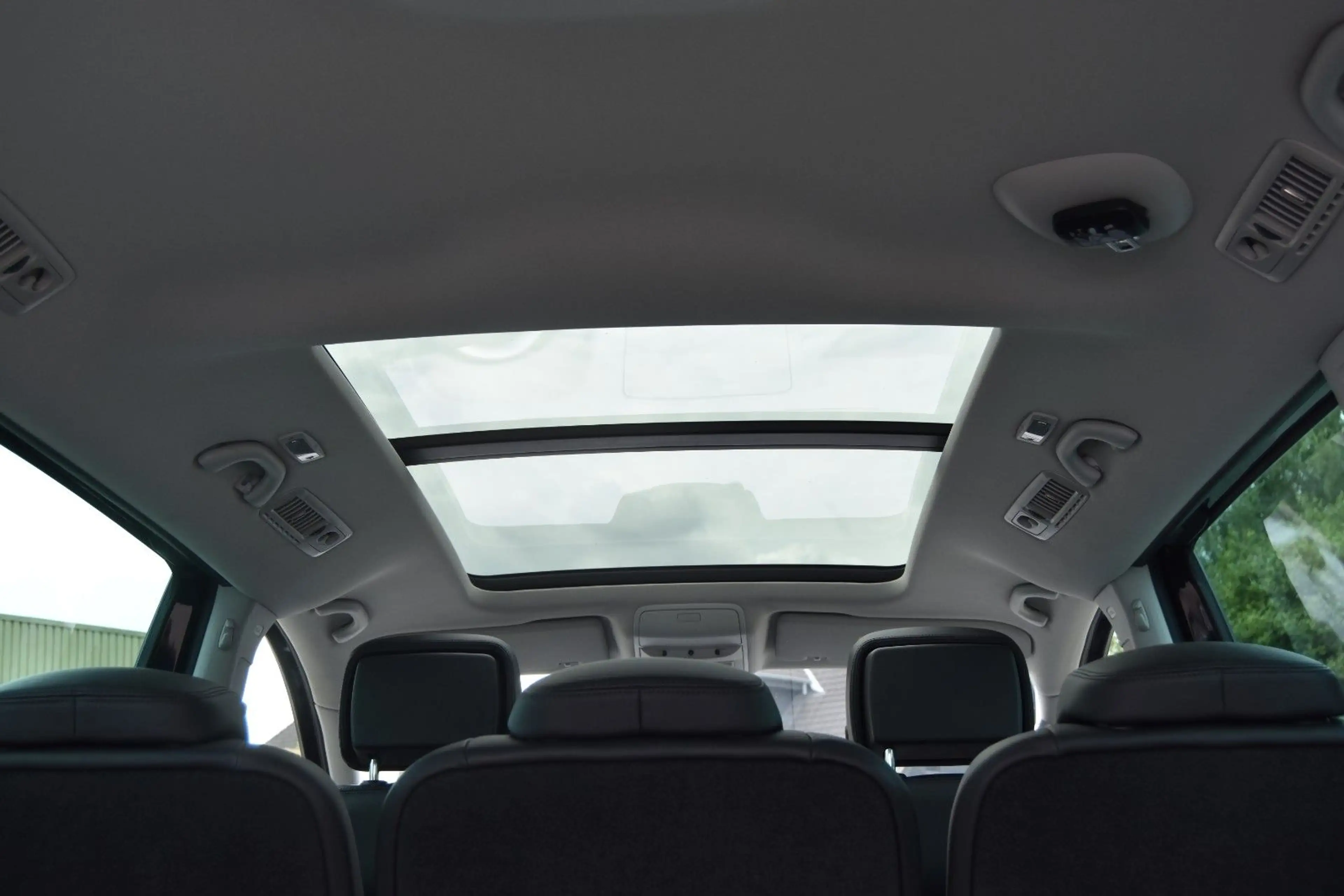 Volkswagen Sharan 2.0TDI DSG PANO/DYNAUDIO/NAVI/AHK — photo 12