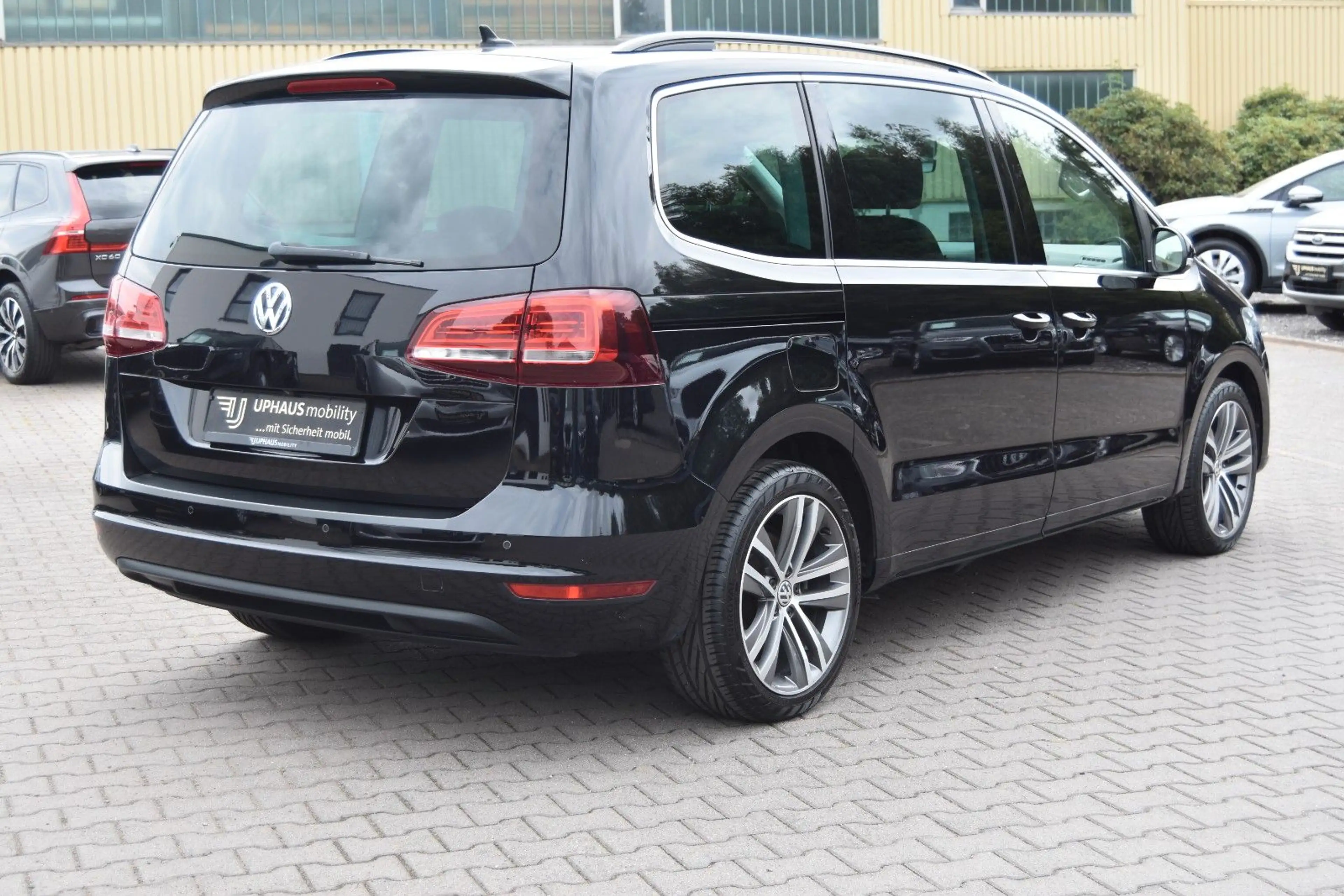 Volkswagen Sharan 2.0TDI DSG PANO/DYNAUDIO/NAVI/AHK — photo 4