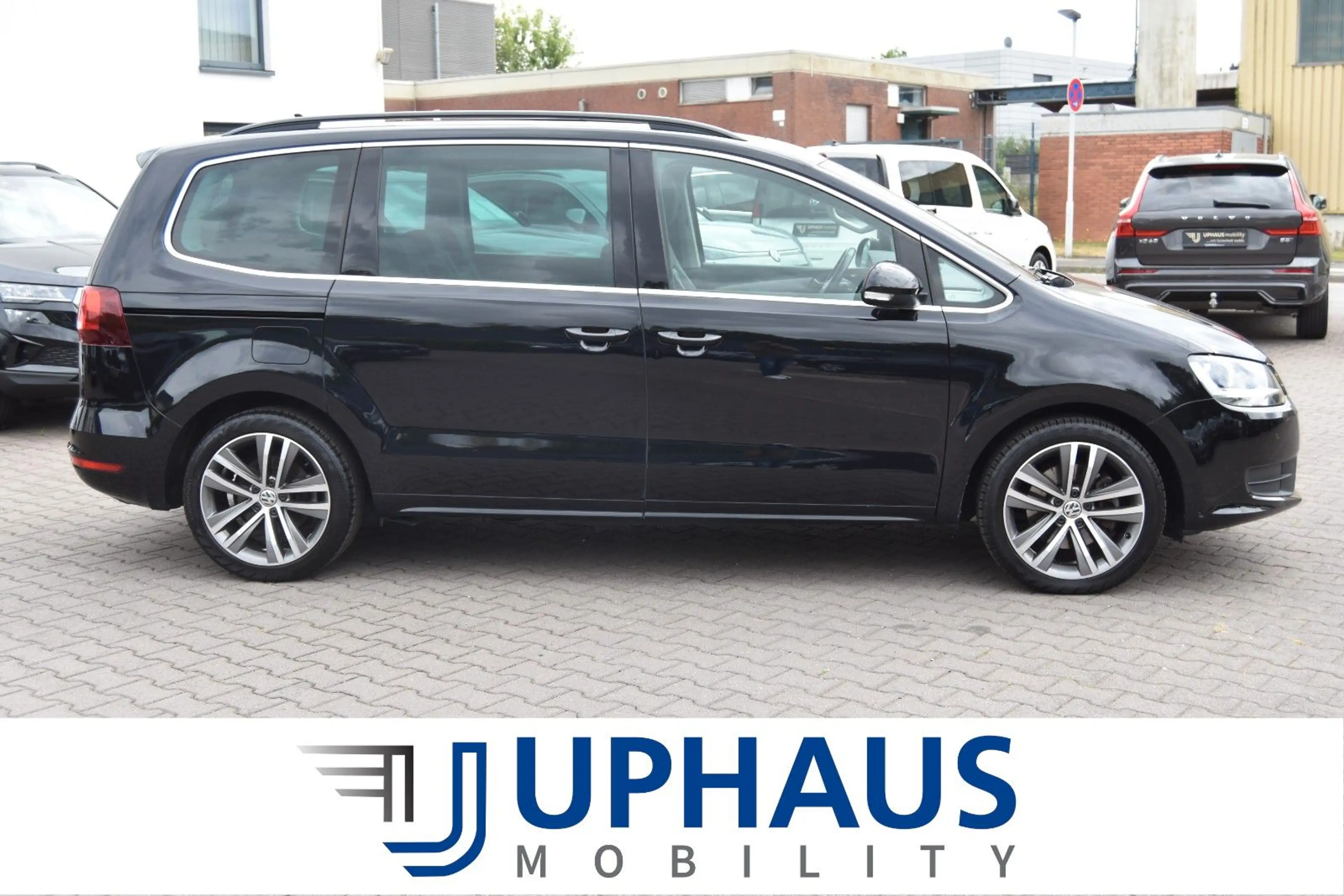 Volkswagen Sharan 2.0TDI DSG PANO/DYNAUDIO/NAVI/AHK — photo 3