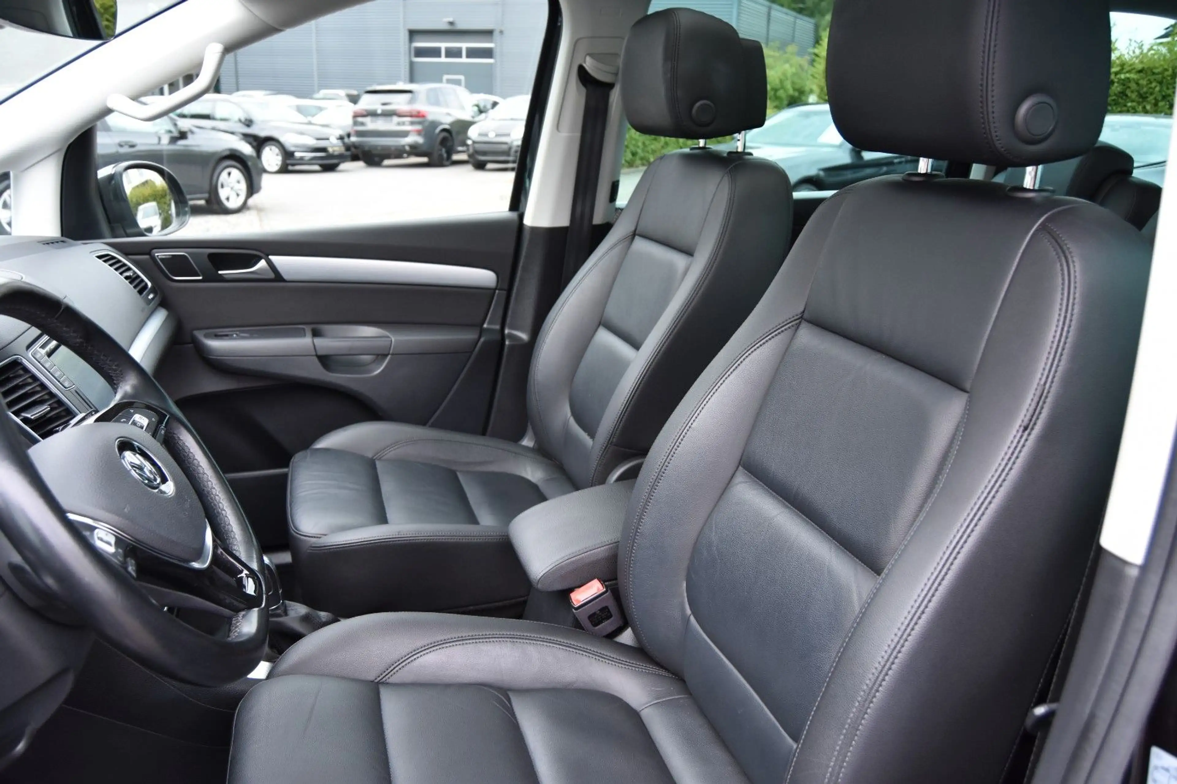 Volkswagen Sharan 2.0TDI DSG PANO/DYNAUDIO/NAVI/AHK — photo 10