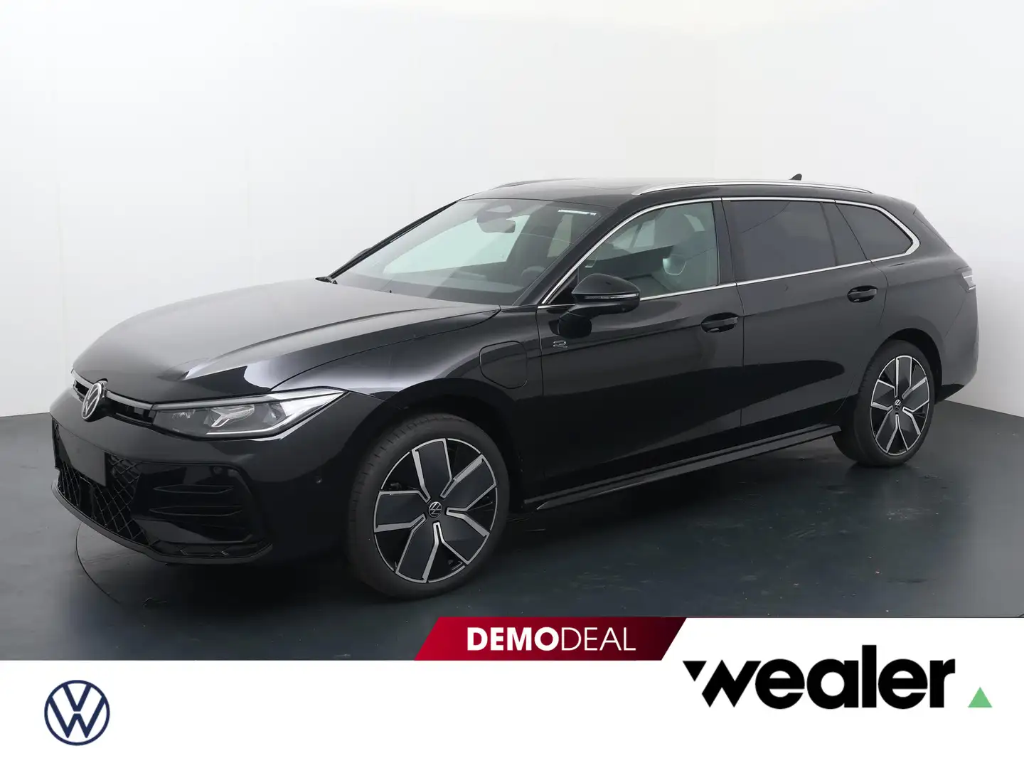 Volkswagen Passat Variant R-Line-Edition 1.5 eHybrid 150 kW / 204 pk Variant Zwart - 1