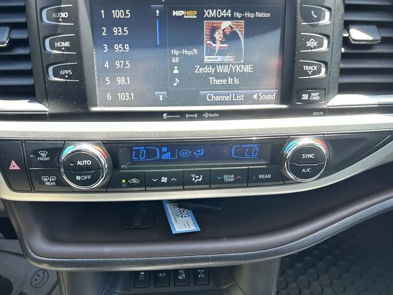 Toyota Highlander снимка Toyota Highlander