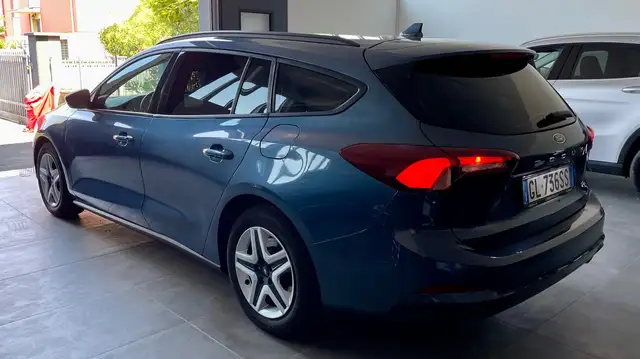 Ford Focus view 5