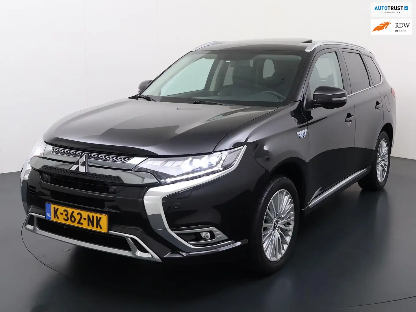 Mitsubishi Outlander 2.4 PHEV Intense+ Zwart - 1