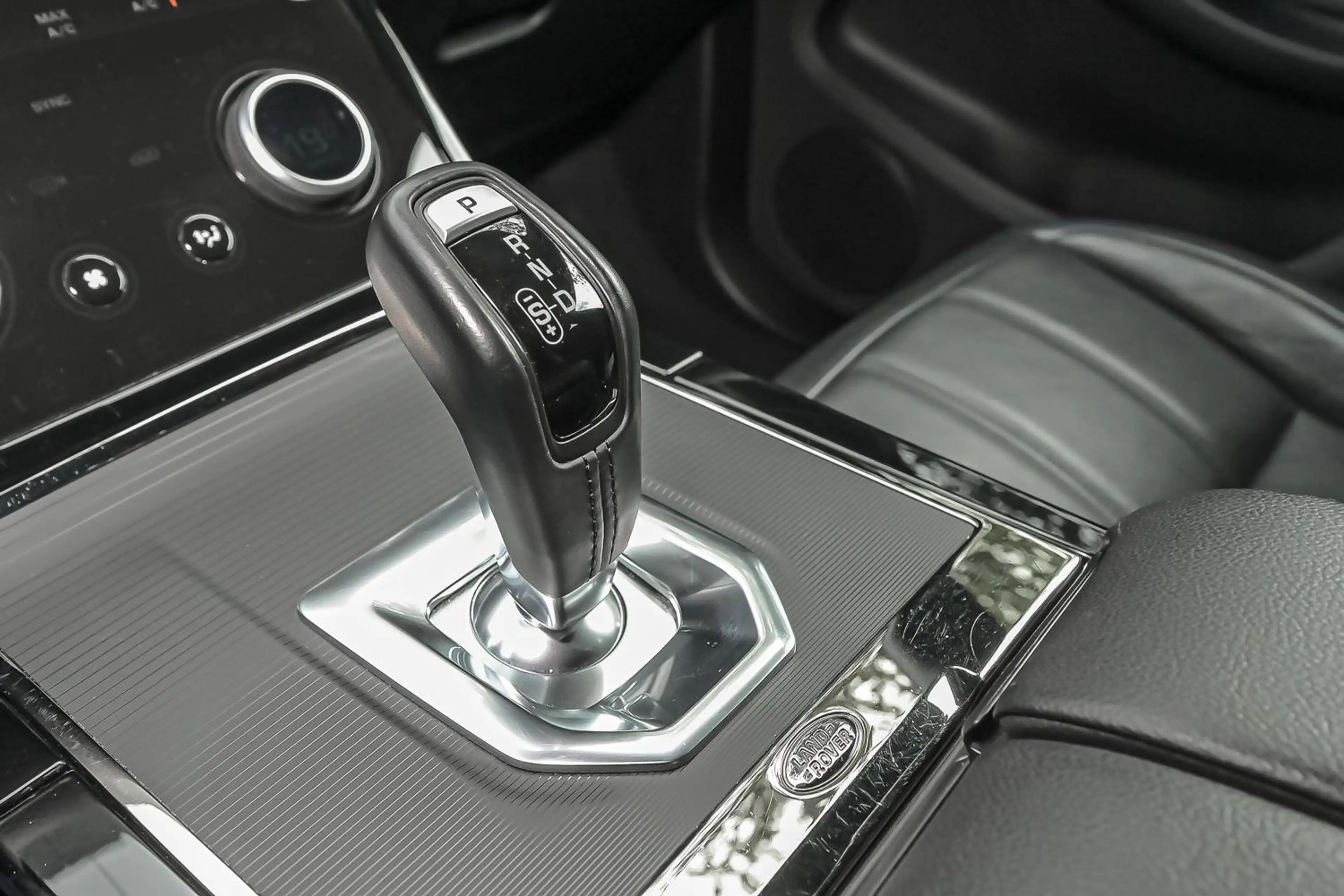 Land Rover Range Rover Evoque P160 R-Dynamic S — photo 11