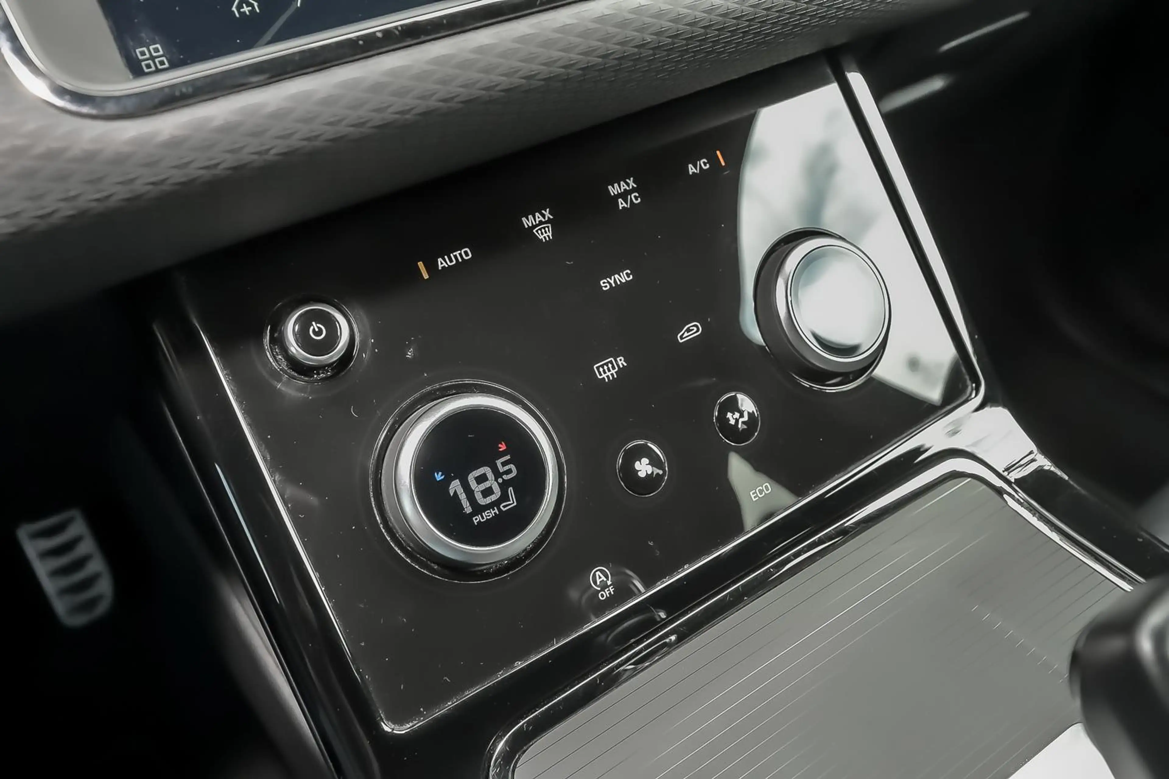Land Rover Range Rover Evoque P160 R-Dynamic S — photo 12