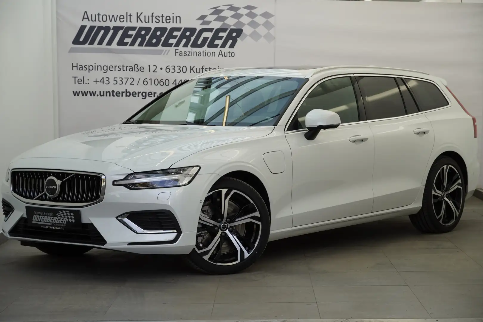 Volvo V60 T6 PHEV AWD Plus Weiß - 2