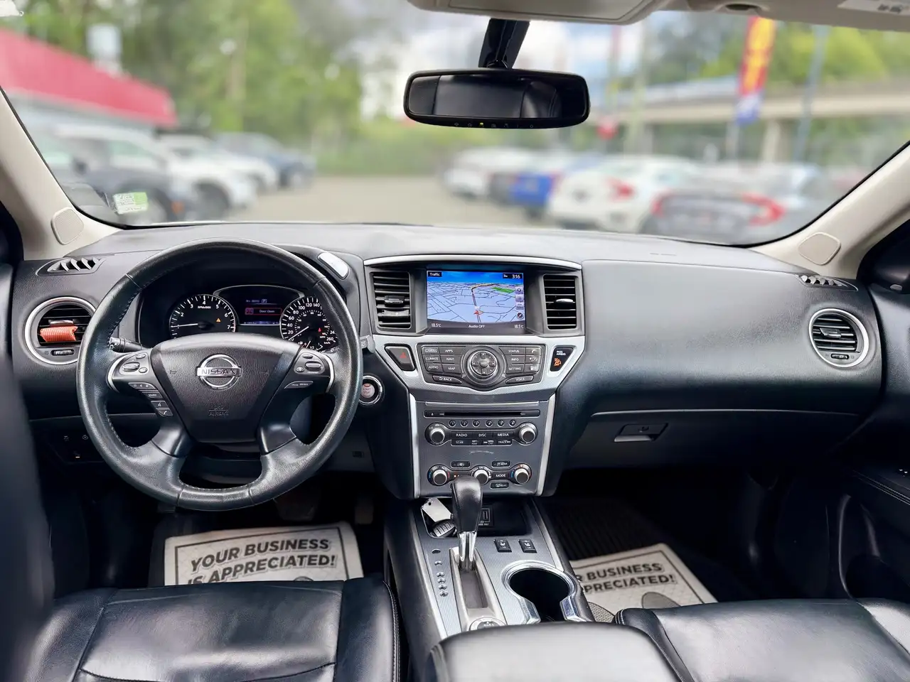 Nissan Pathfinder снимка Nissan Pathfinder