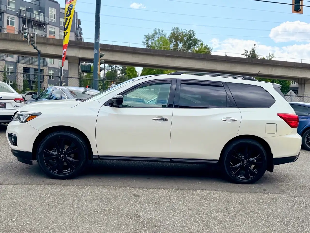 Nissan Pathfinder снимка Nissan Pathfinder
