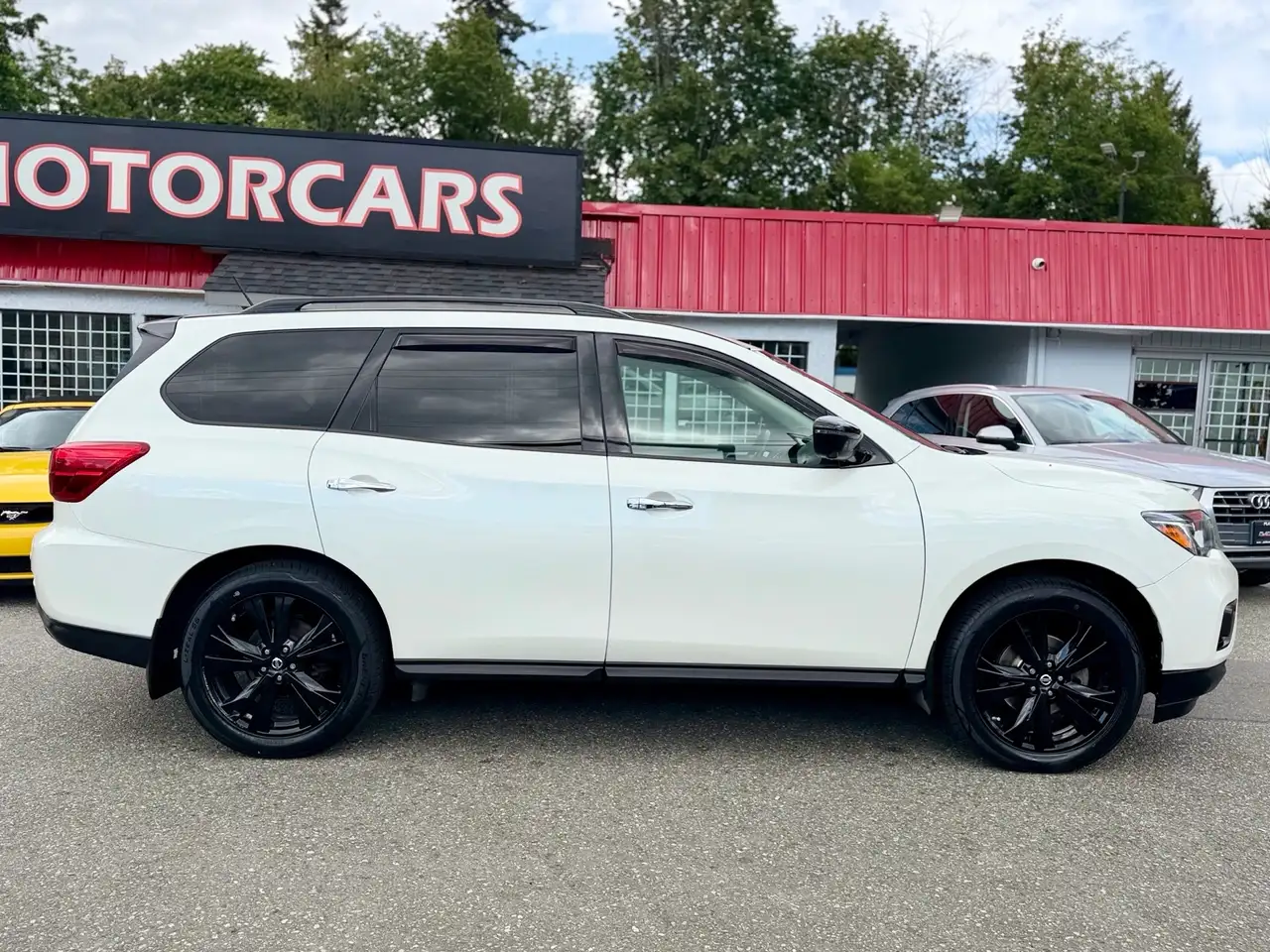 Nissan Pathfinder снимка Nissan Pathfinder
