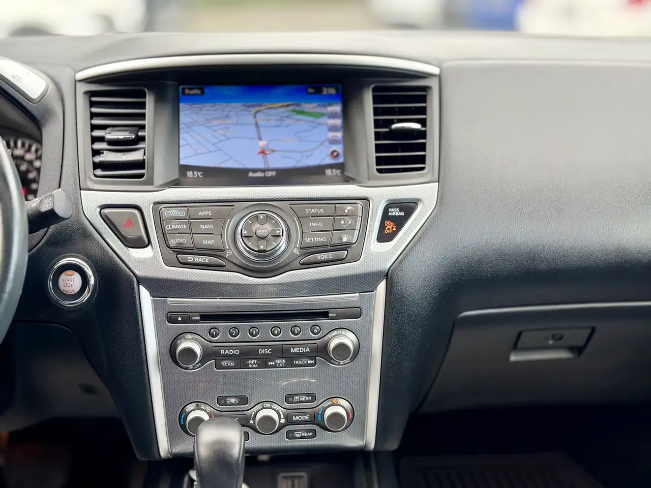 Nissan Pathfinder снимка Nissan Pathfinder
