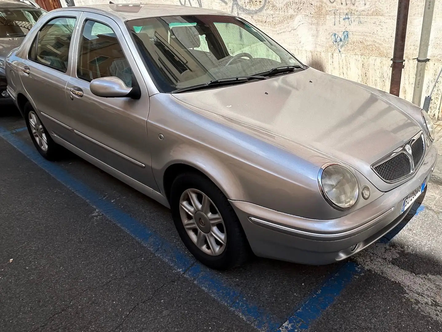 Lancia Lybra 2.4 JTD LX Plateado - 1