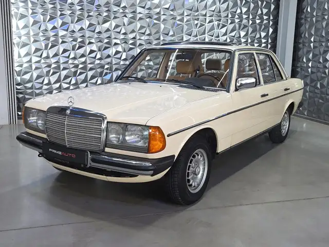 Mercedes-Benz 240 D Oldtimer H Kennzeichen