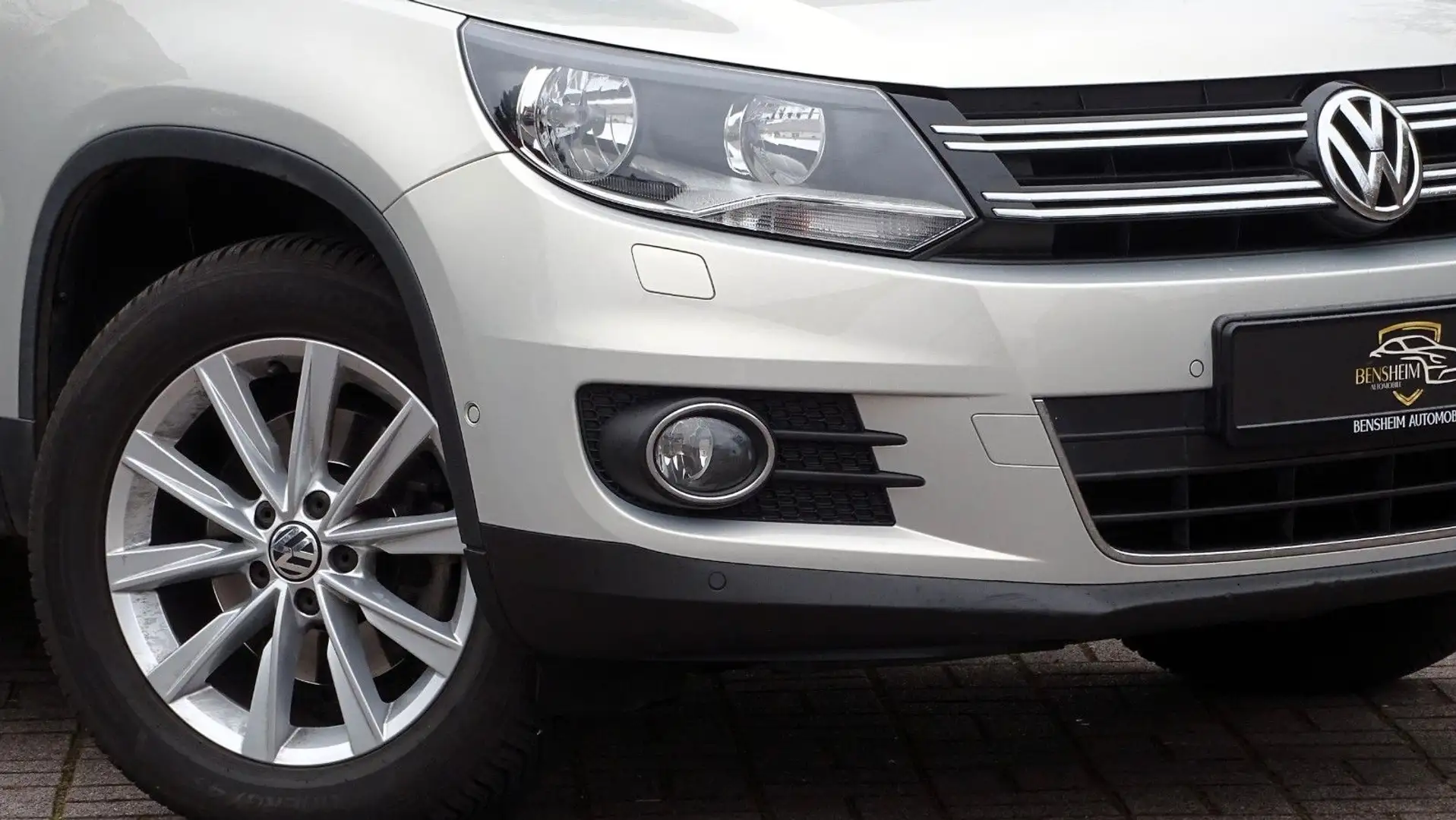 Volkswagen Tiguan Sport & Style BMT|1.Hand|AHK|SHZ|PDC|AUX| Silber - 2