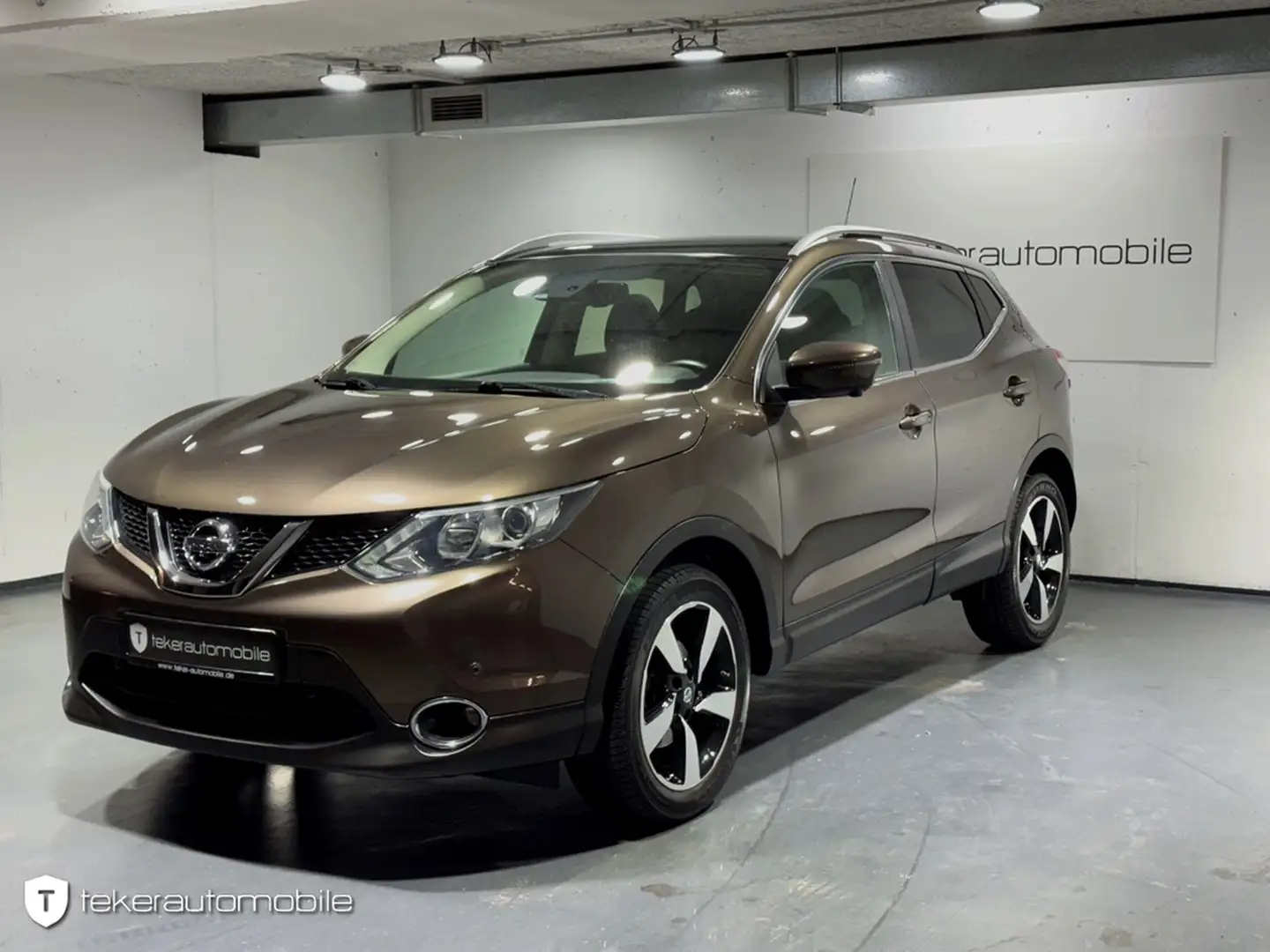 Nissan Qashqai 1.2 *360°*Navi*Pano* Braun - 1