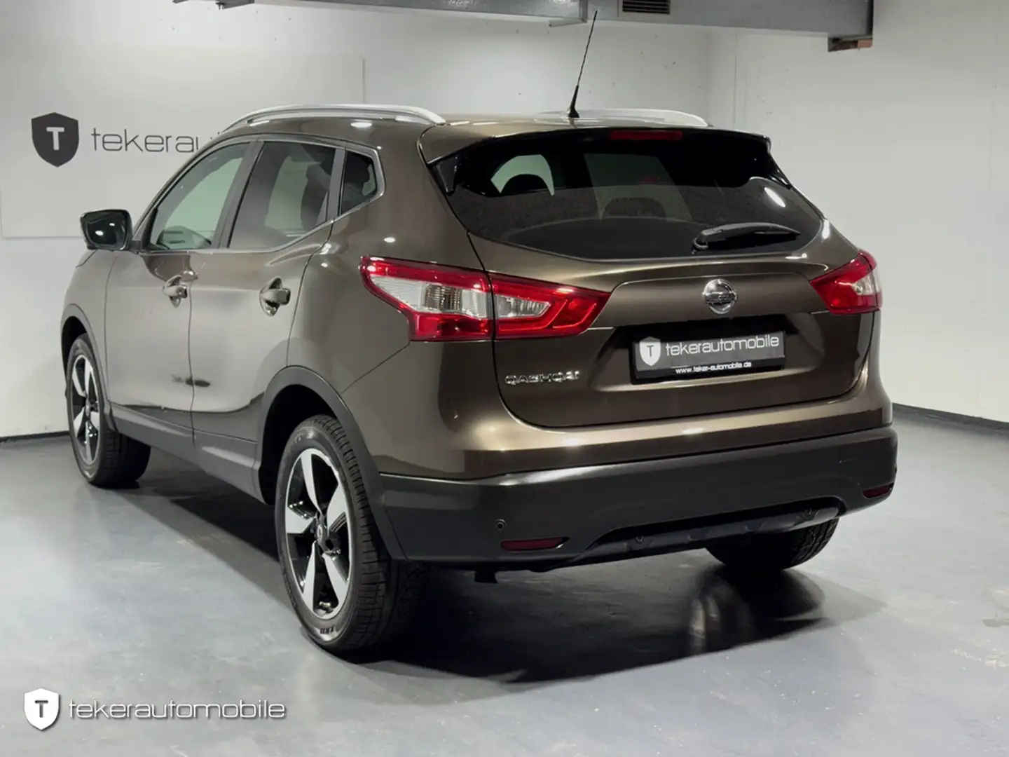 Nissan Qashqai 1.2 *360°*Navi*Pano* Braun - 2