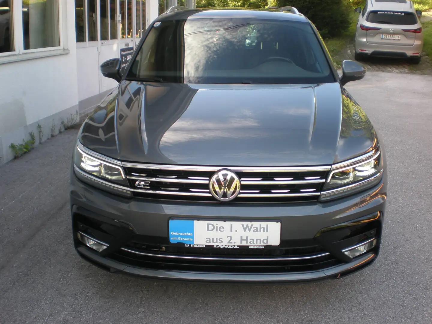 Volkswagen Tiguan 2,0 TSI 4Motion Highline DSG Grau - 2