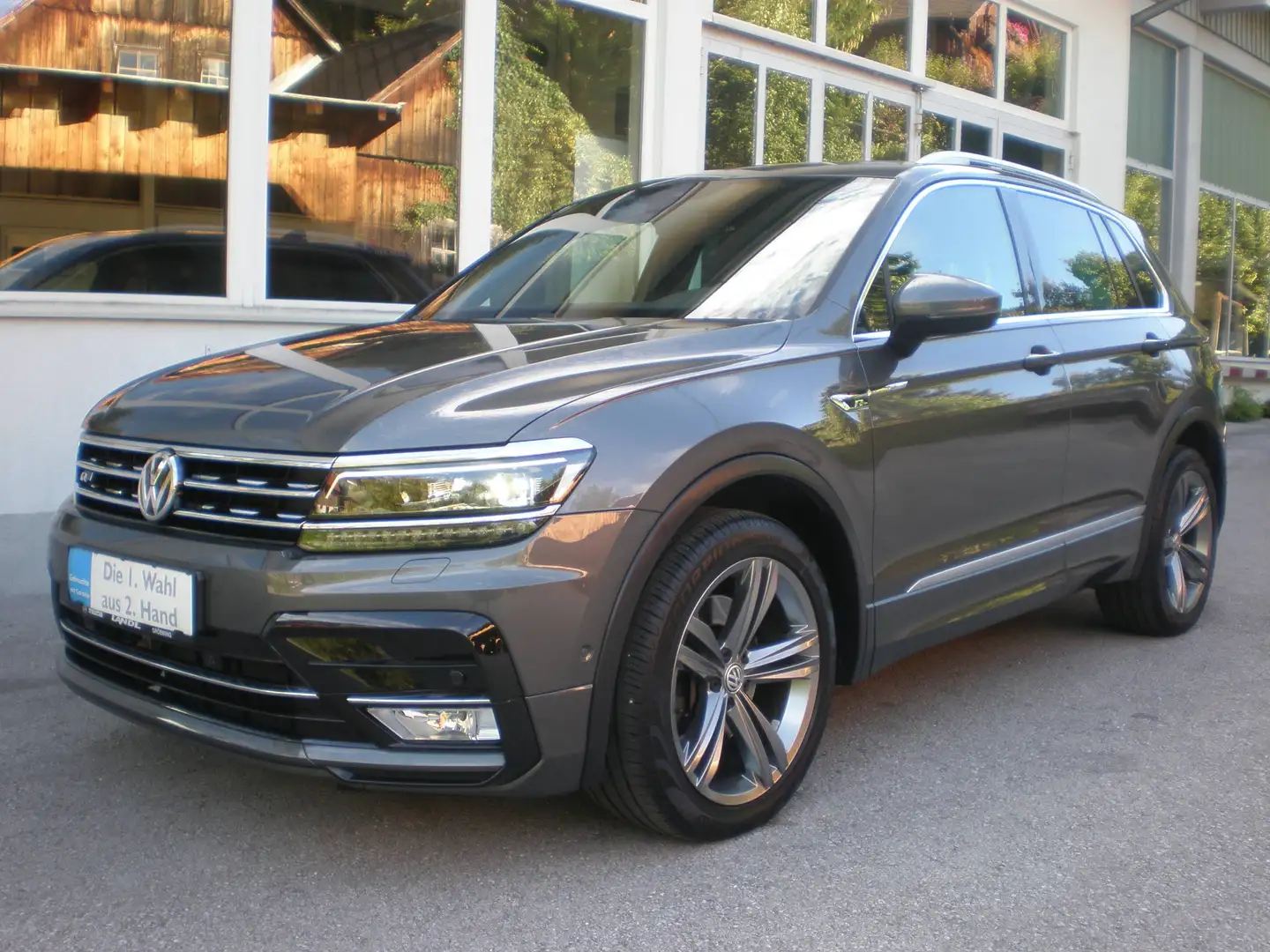 Volkswagen Tiguan 2,0 TSI 4Motion Highline DSG Grau - 1