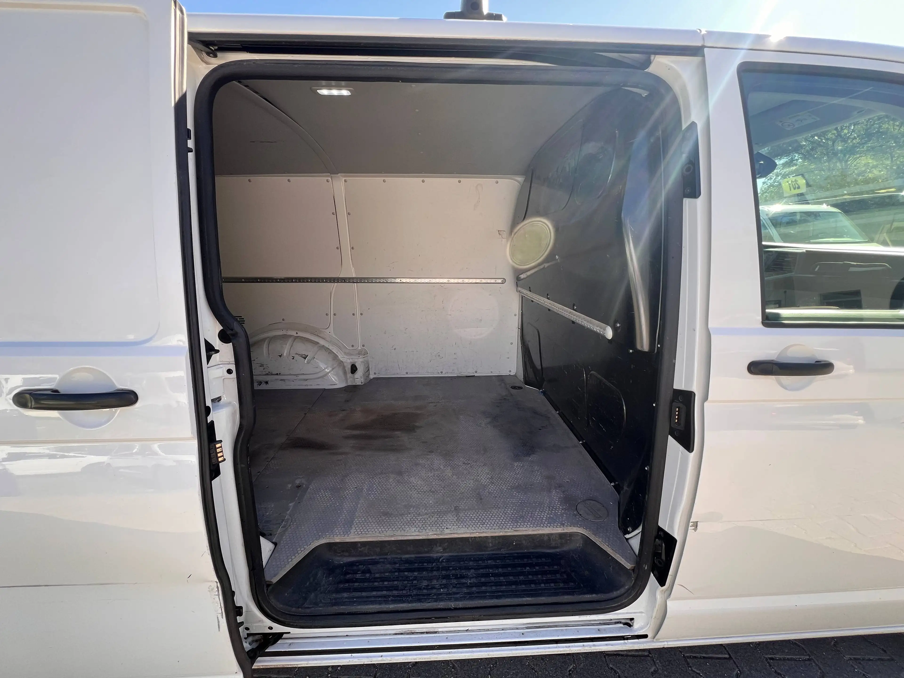 Volkswagen T6.1 Transporter T6.1 Transporter Kasten FWD Navi GRA Kamera .... — photo 11