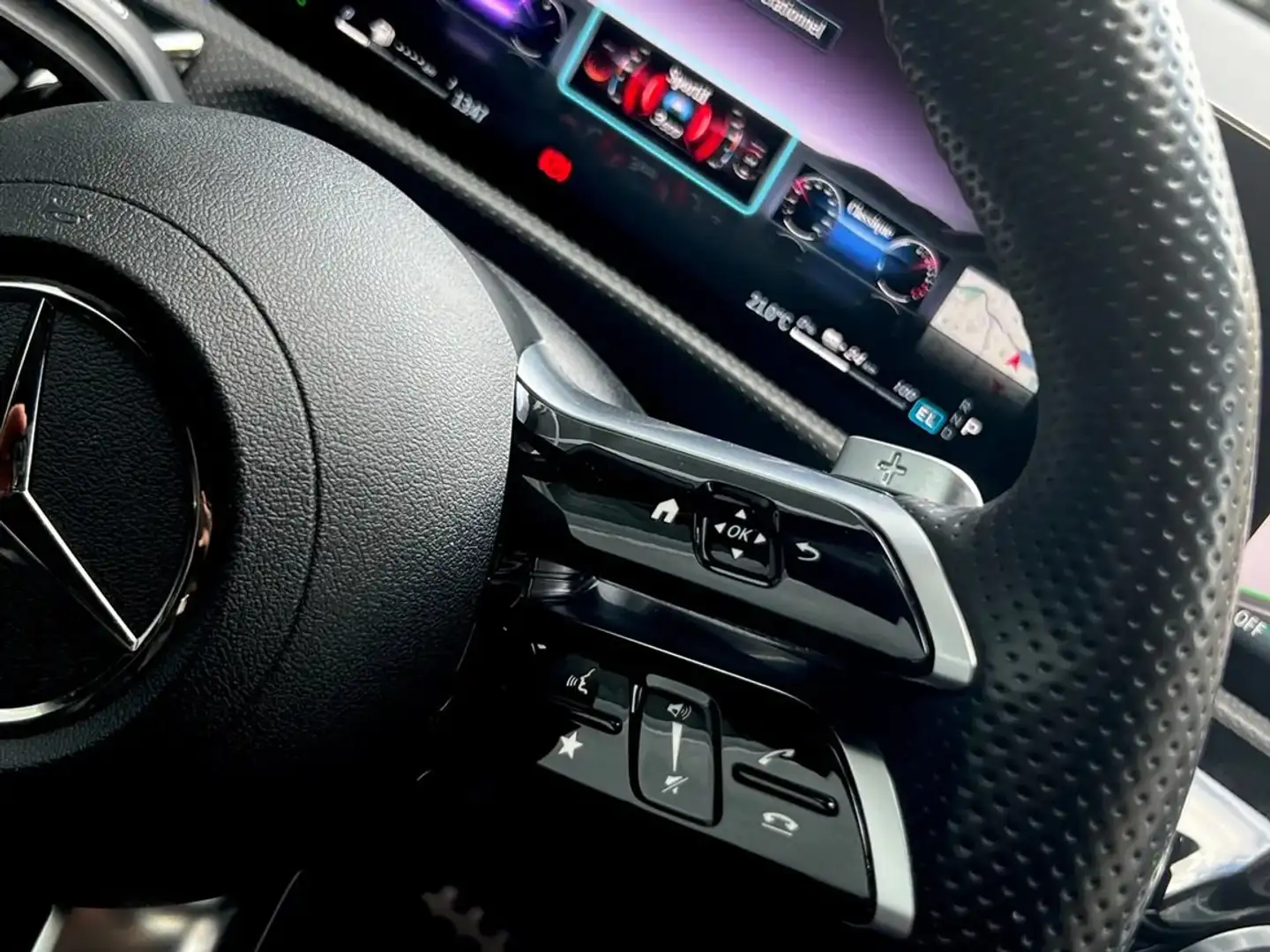 Mercedes-Benz A 250 A 250 e Pack AMG Blanc - 1