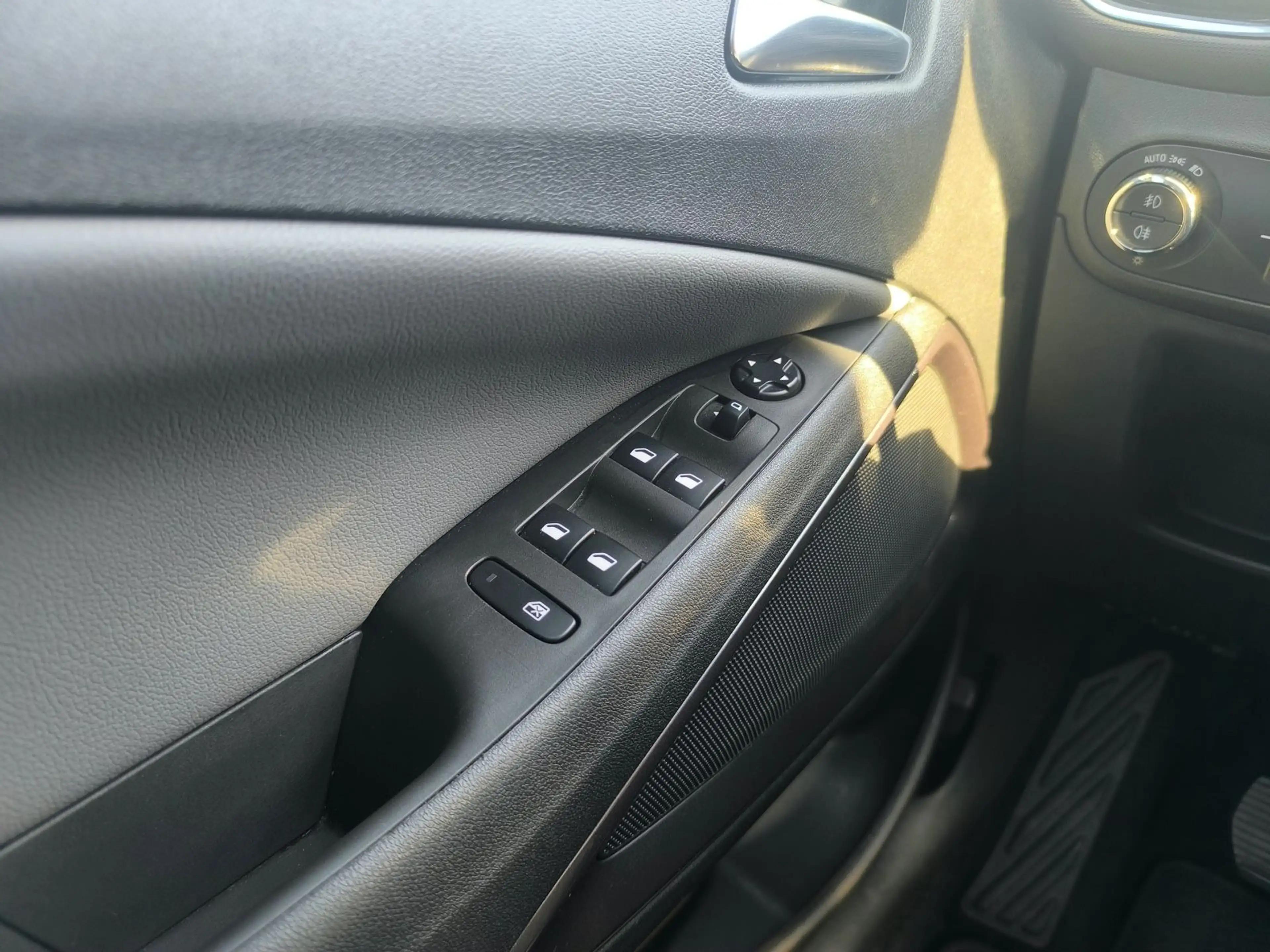 Opel Crossland X LED°PDC V+H°Sthz°Lenk.Heiz°DAB°BT°Na — photo 14