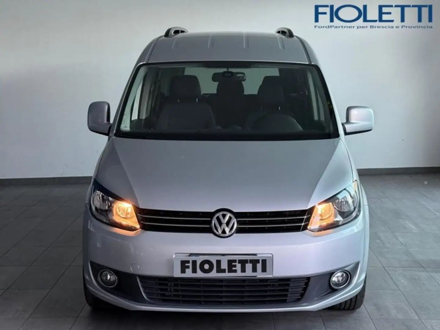 Volkswagen Caddy 3ªS. TOUR. 2ª 2.0 ECOFUEL 5P. COMFORTLINE MAXI Srebrny - 2