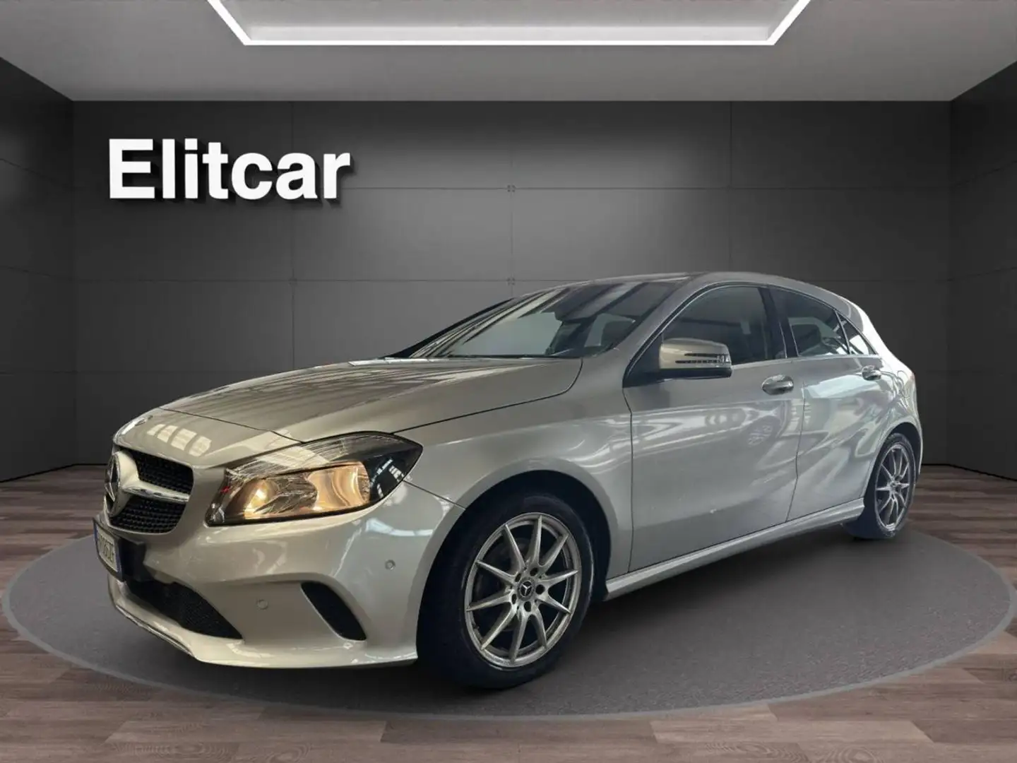 Mercedes-Benz A 180 Sport Срібний - 1