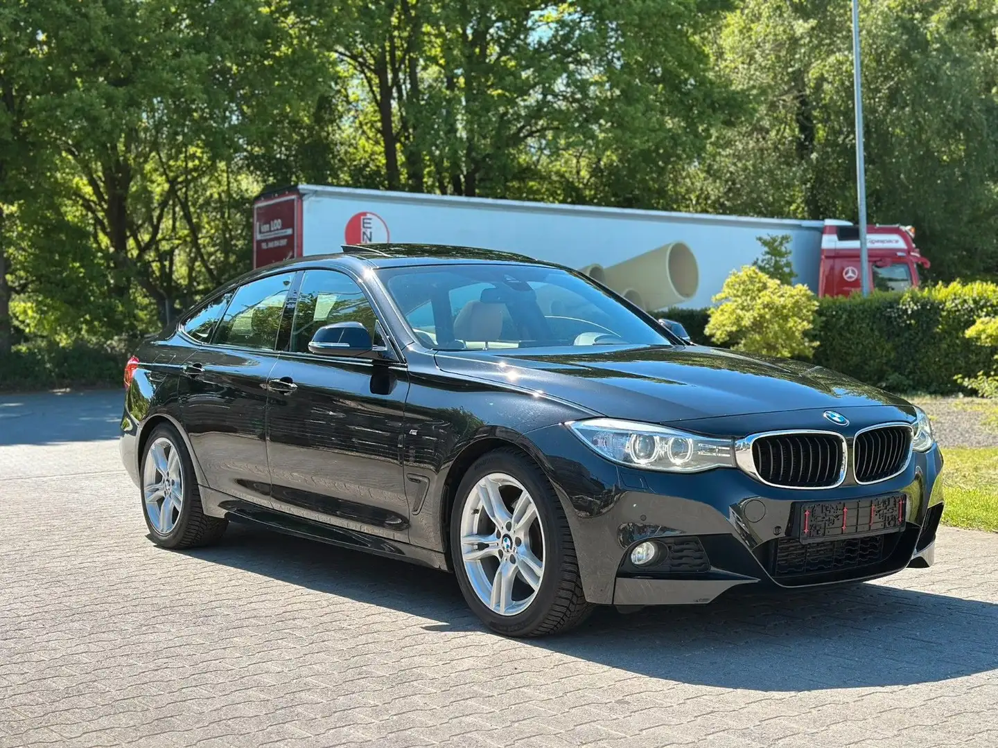 BMW 330 M-Sport*Leder*Navi*Panorama* Black - 1