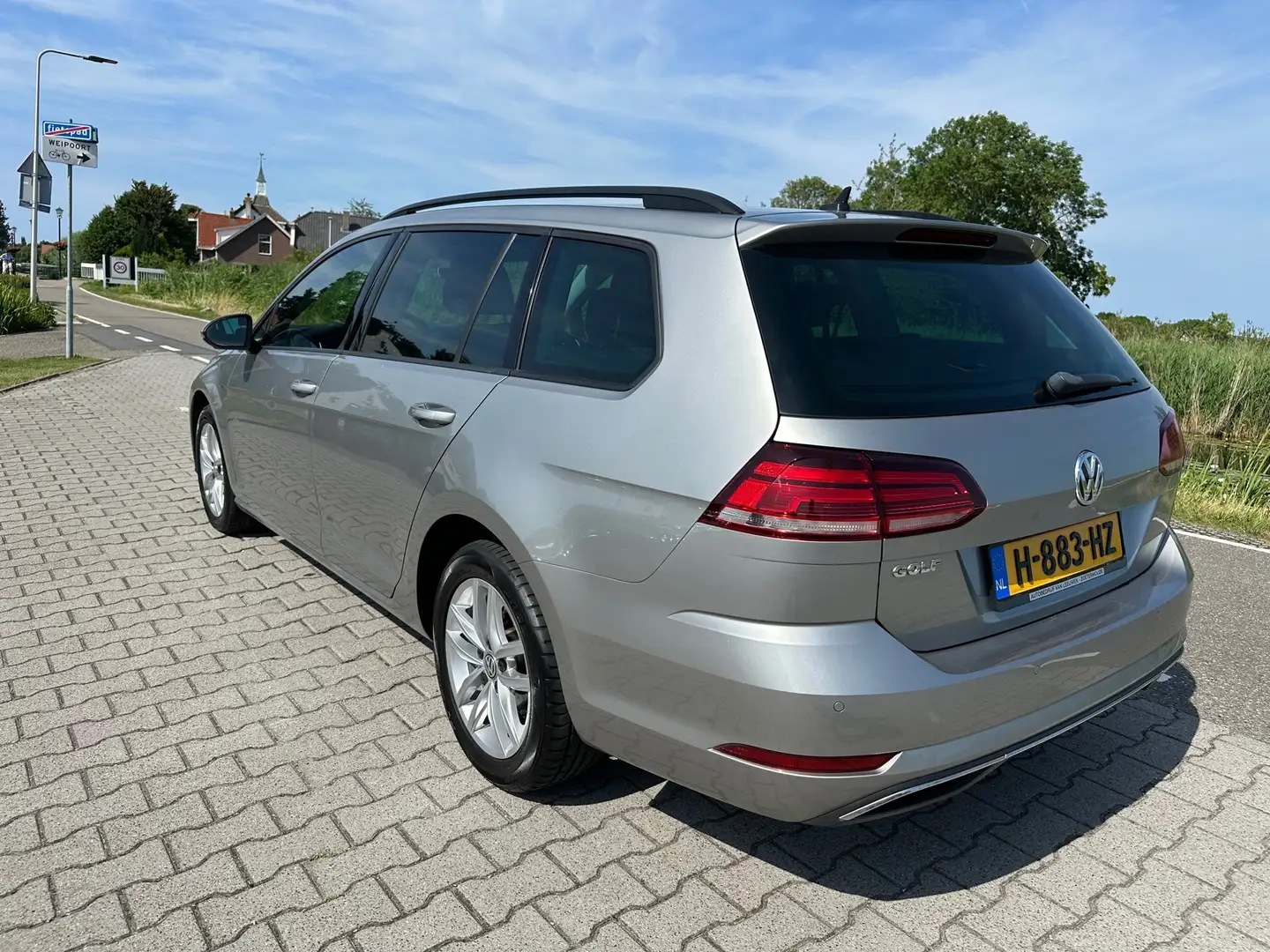 Volkswagen Golf Variant 1.0 TSI Highline Carplay, PDC, Cruisecontrol adapt Gris - 2