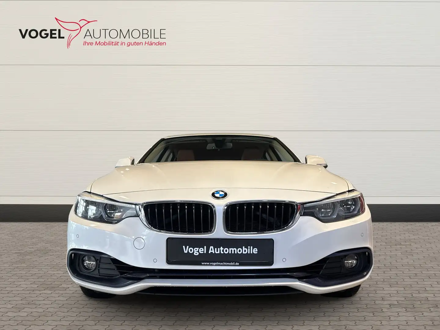 BMW 420 i Gran Coupe Sport Line LED+Leder+Navi+PDC Weiß - 2