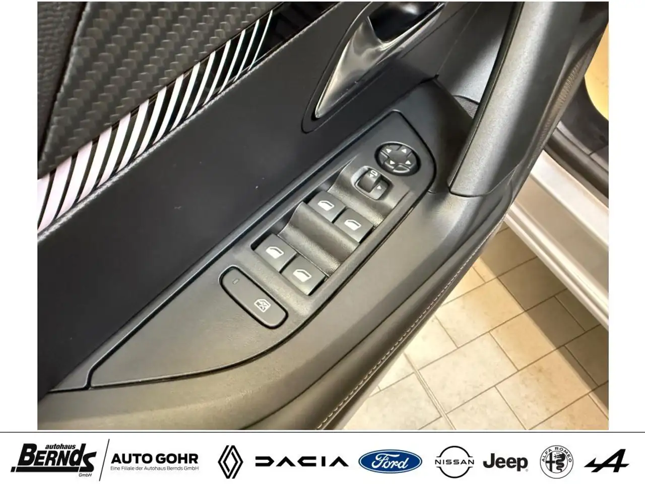 Peugeot 2008 PureTech 130 EAT8 Allure AUTOMATIK PDC R-KAM SHZ 23
