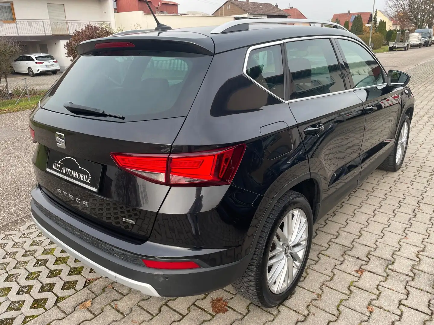 SEAT Ateca 2.0TDI DSG Xcellence 4Drive AHK LED ACC Schwarz - 2
