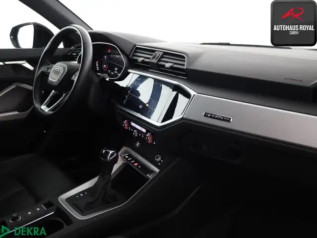 Audi Q3 view 10