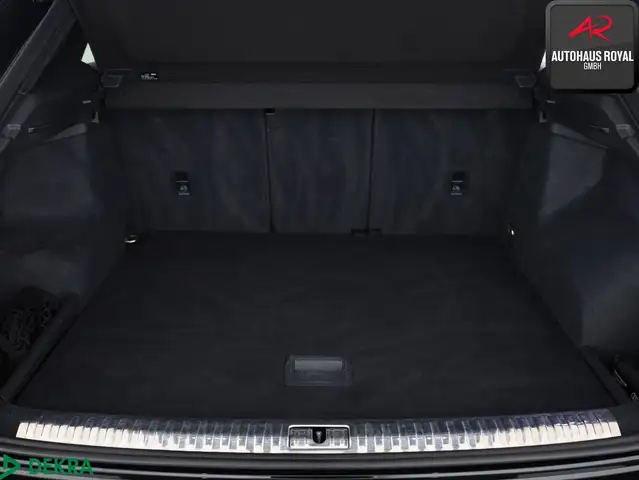 Audi Q3 view 14