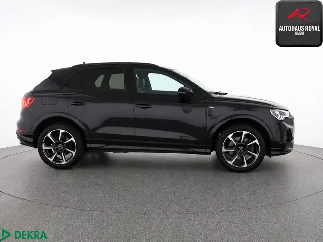 Audi Q3 view 6
