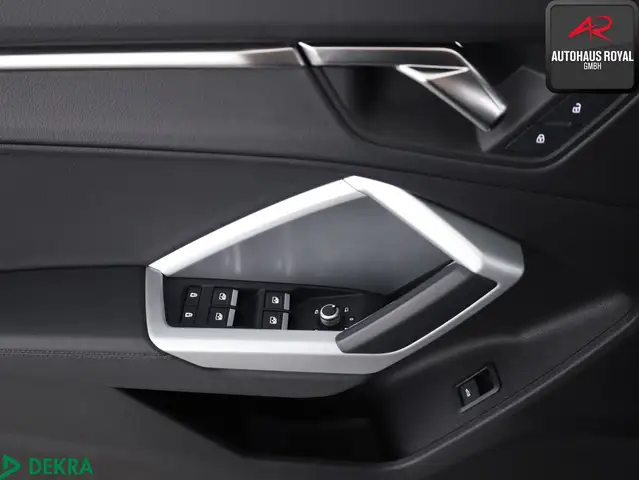 Audi Q3 view 15