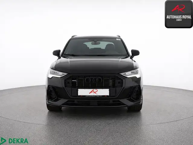 Audi Q3 view 8