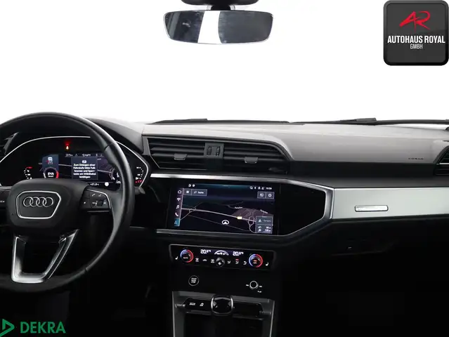 Audi Q3 view 9