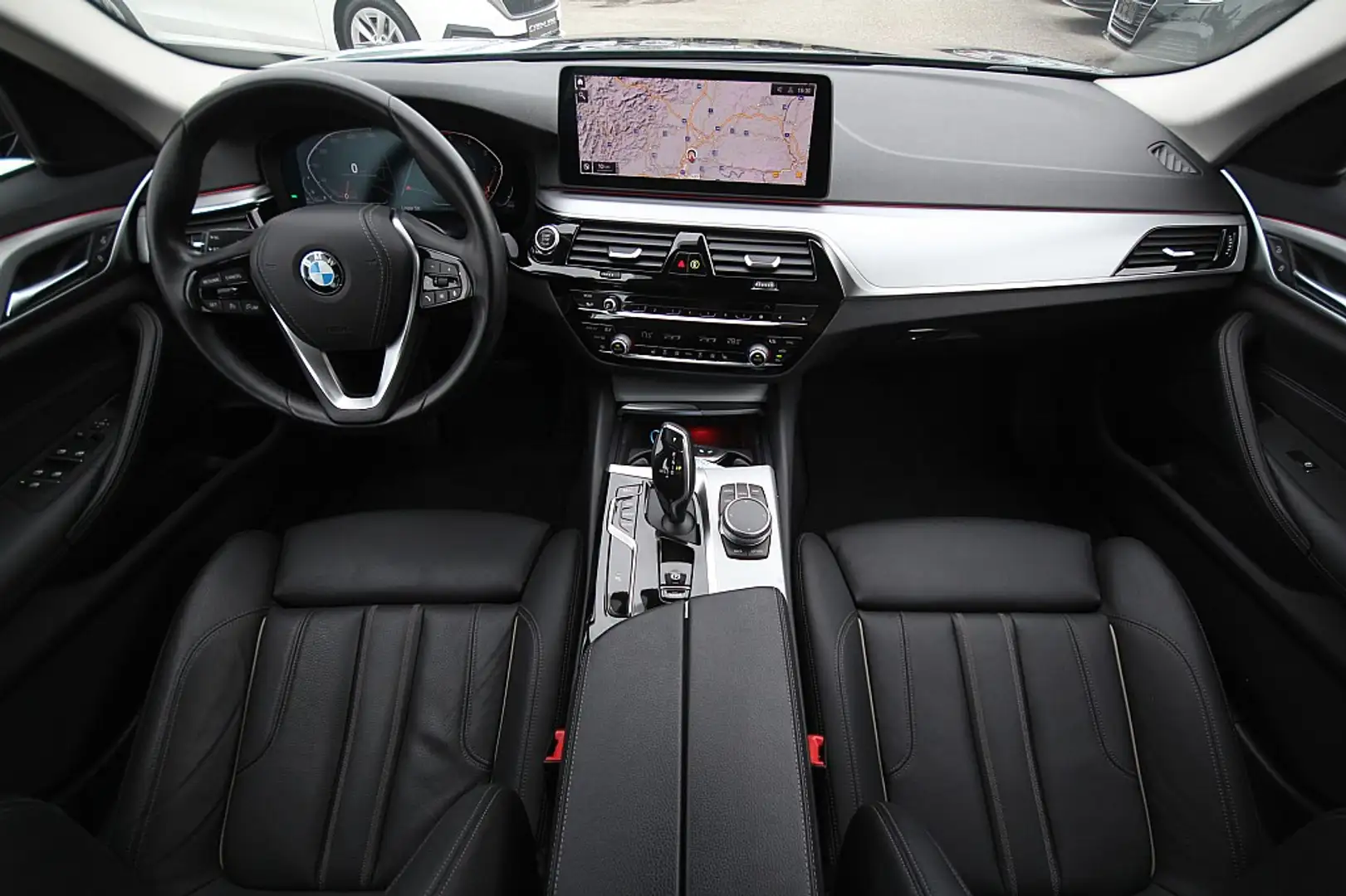 BMW 520 d 48 V Touring Aut. |LED |NAVI |E-Heck |E-AHK |... Grau - 2