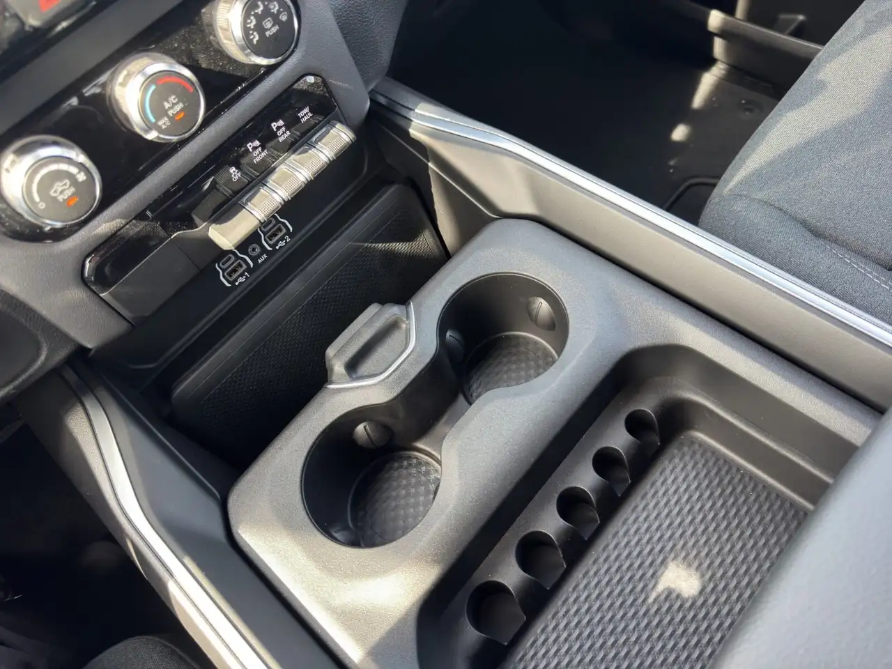 RAM 1500 снимка RAM 1500