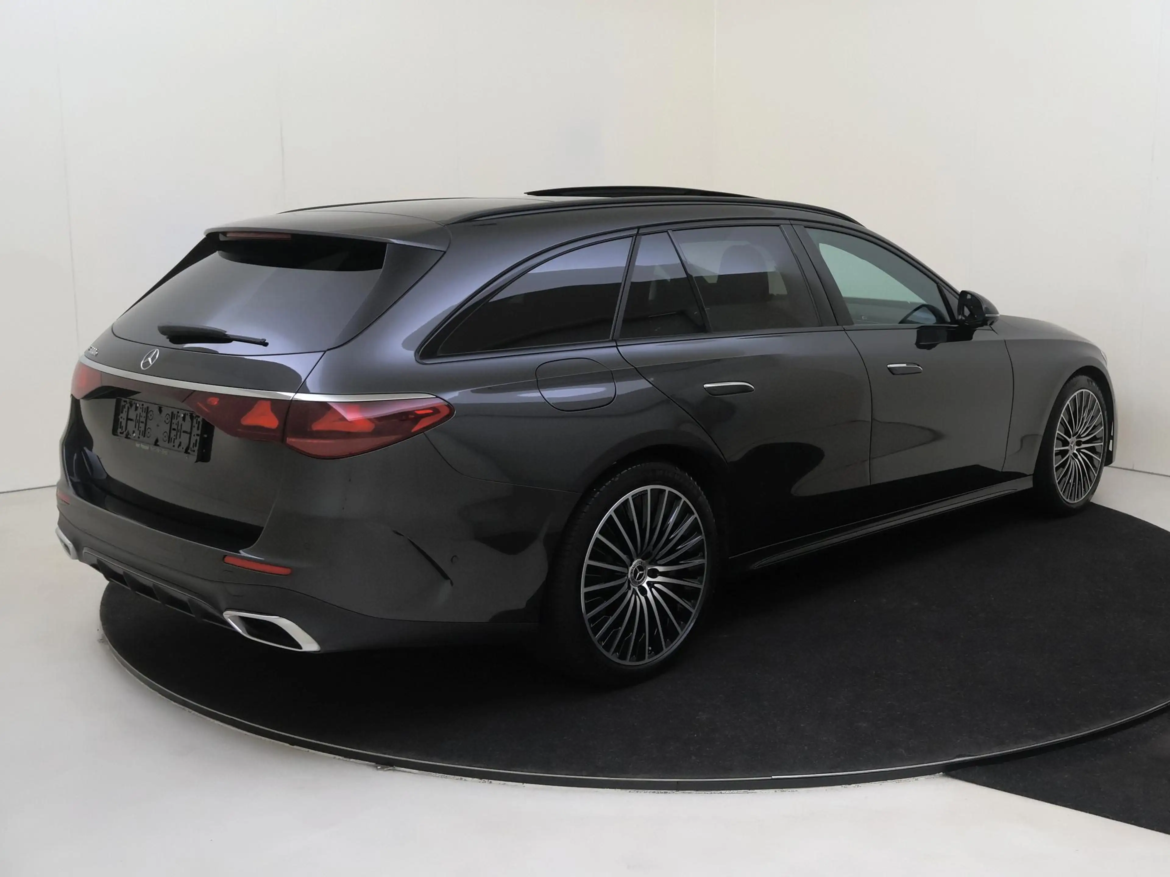Mercedes-Benz E 300 Estate e Sport Edition /Panoramadak /Memory /Super — photo 2