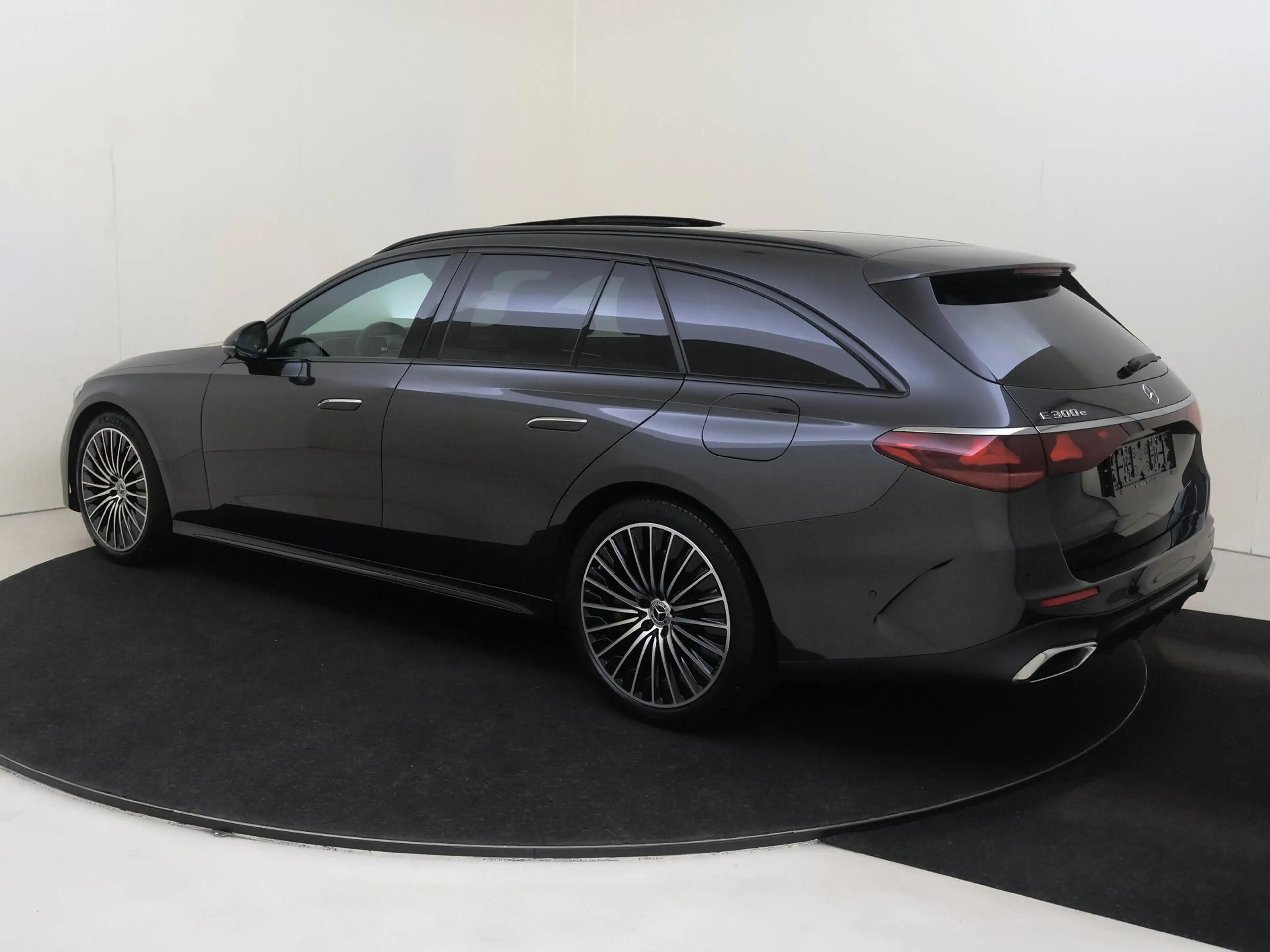 Mercedes-Benz E 300 Estate e Sport Edition /Panoramadak /Memory /Super — photo 5