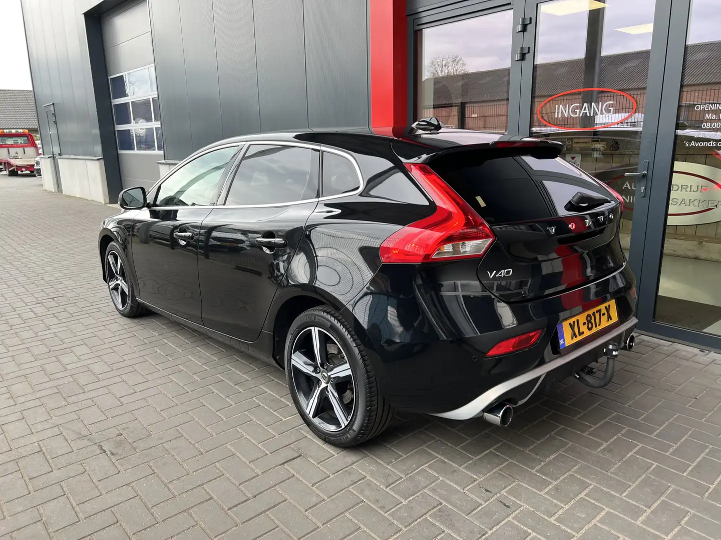 Volvo V40 2.0 T2 Inscription Black - 2