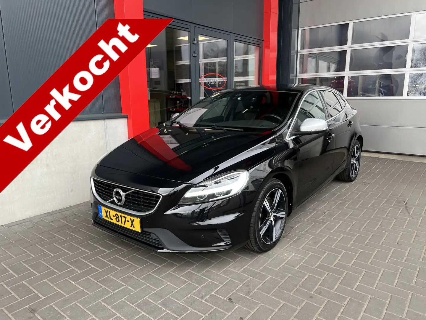 Volvo V40 2.0 T2 Inscription Black - 1