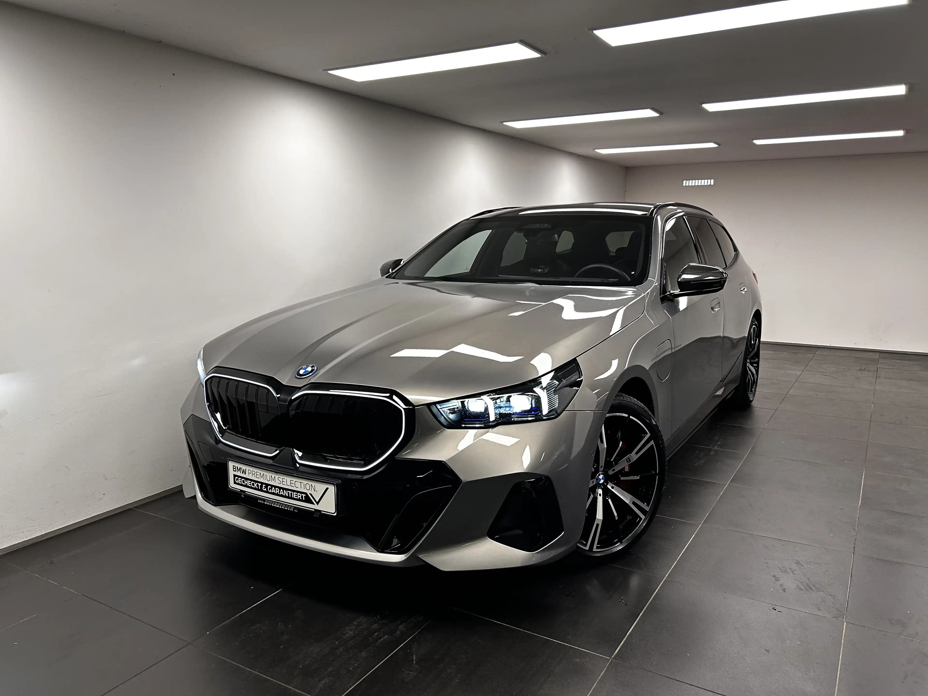 BMW 550 e xDrive Touring — photo 7