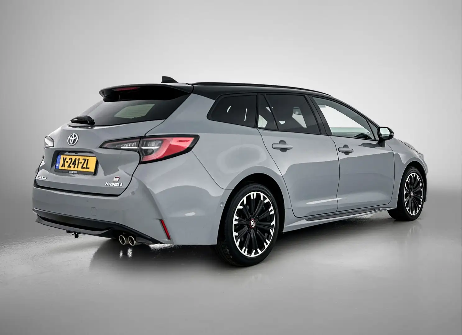 Toyota Corolla Touring Sports 2.0 Hybrid GR-Sport Limited Grijs - 2