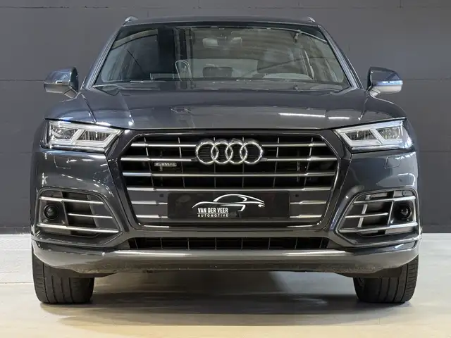 Audi Q5 view 4