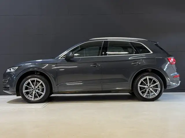 Audi Q5 view 3