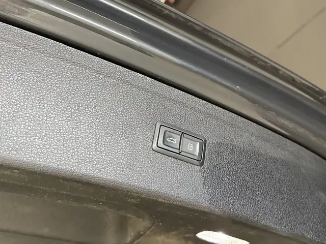 Audi Q5 view 11