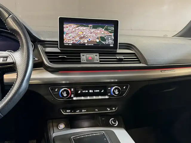 Audi Q5 view 16